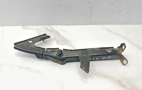 Audi A5 8T 8F Fender mounting bracket 8T0821135