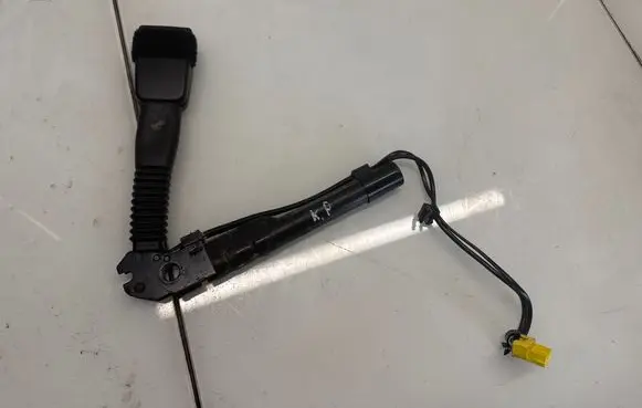 BMW 4 F32 F33 Front seatbelt buckle 7261945