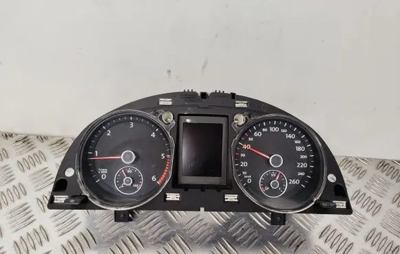 Volkswagen PASSAT B7 Speedometer (instrument cluster) 3AA920880C