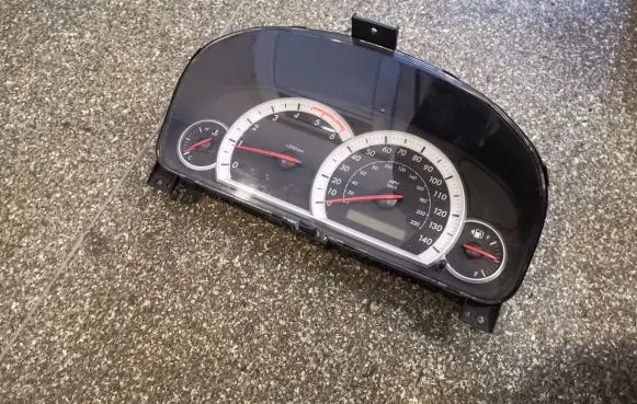Chevrolet Captiva Speedometer (instrument cluster) 95858448