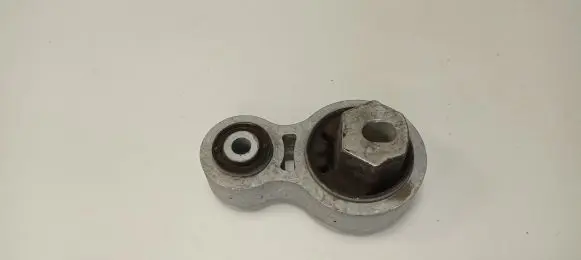 Ford Edge II Engine mount bracket