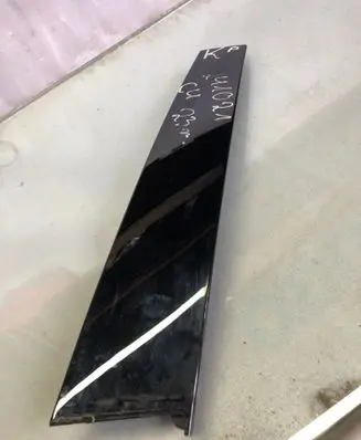 Citroen C4 III e-C4 Front door glass trim molding 98311273xk