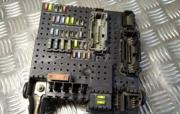 Volvo S80 Fuse module 28017881 30728512
