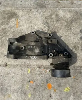 Volvo V50 Engine mounting bracket 9650034280