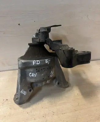 Honda CR-V Engine mount bracket