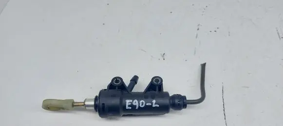 BMW 3 E90 E91 Clutch master cylinder 69059009 6758822