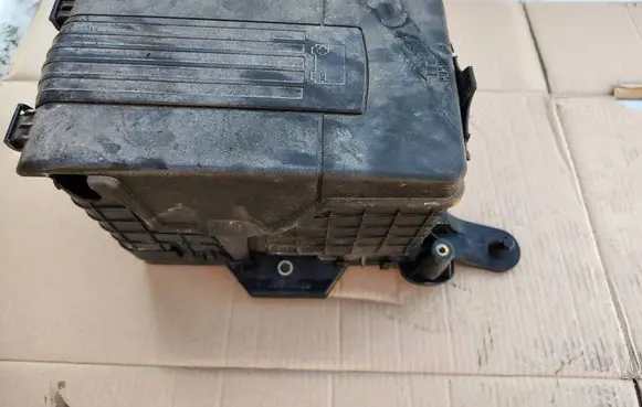 Volkswagen PASSAT B6 Battery box tray 