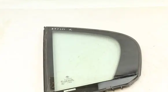Rear vent window glass