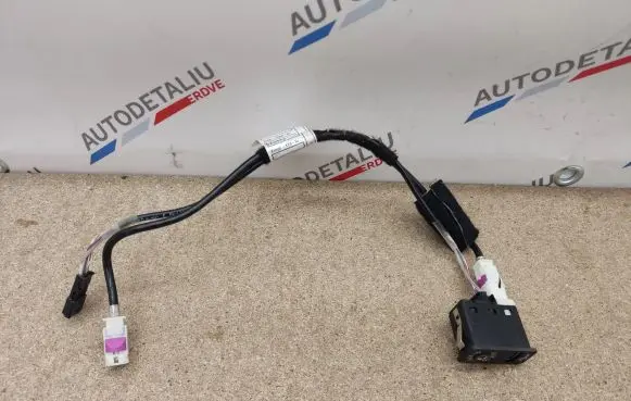BMW 3 E92 E93 USB socket connector 9237653 9231763 9187009