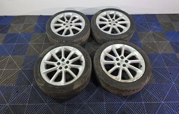 Lexus CT 200H R17 alloy rim