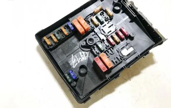 Volkswagen Caddy Fuse box set 1k0937820b 1k0937819d