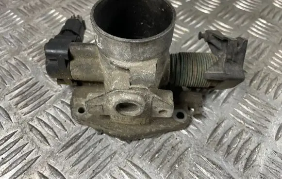 Ford Focus Throttle valve YS4UAD 022602
