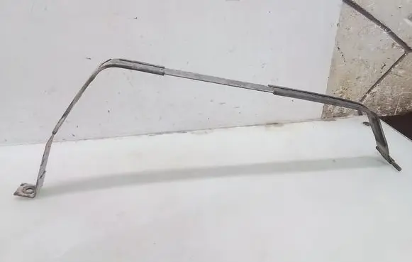 Hyundai i30 Fuel tank mounting bracket 