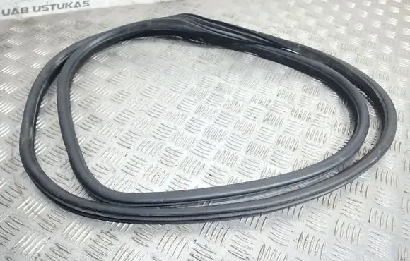 Volvo XC90 Rear door rubber seal (on body) 