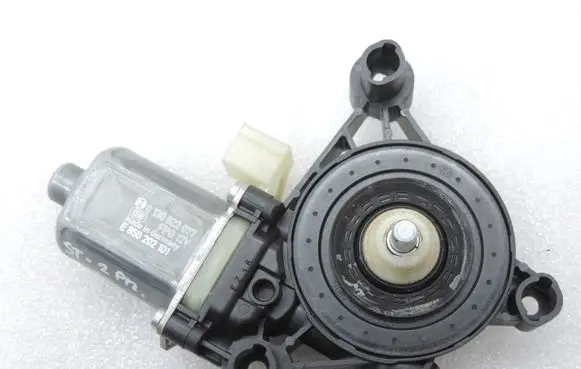 Cupra Leon Front door window regulator motor 5Q0959801C 0130822077