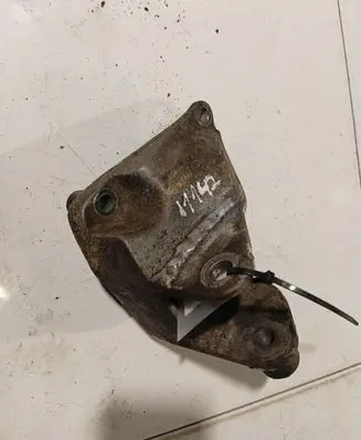 Nissan Qashqai Engine mounting bracket 