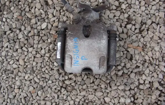 Opel Insignia A Rear brake caliper