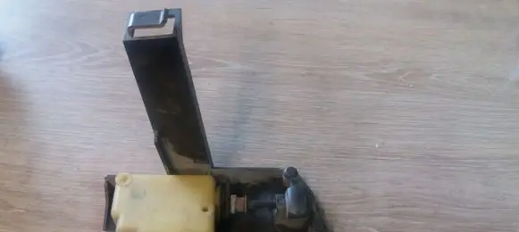 Fuel tank cap lock motor