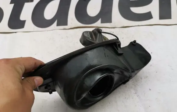 Mercedes-Benz R W251 Fuel tank cap A2516300167 2516300167