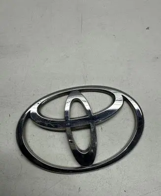 Toyota Yaris Manufacturers badge/model letters 2302
