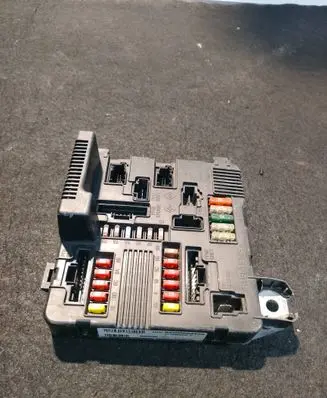 Renault Scenic II - Grand scenic II Fuse module 8200306032A S118399200D