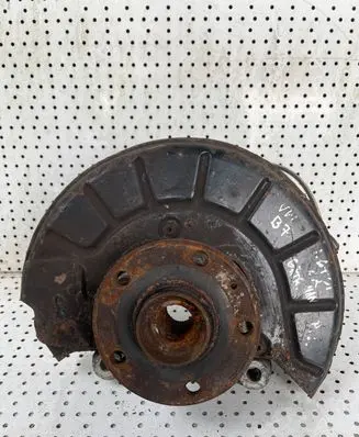 Volkswagen PASSAT B7 Front wheel hub spindle knuckle