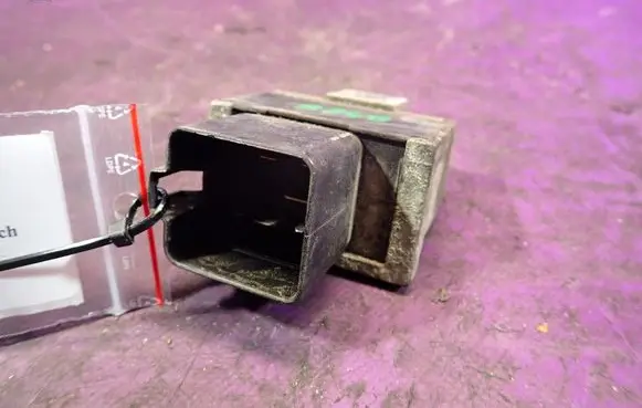 Renault Master II Glow plug 