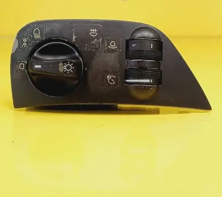 Volkswagen Polo Light switch 6N941531M