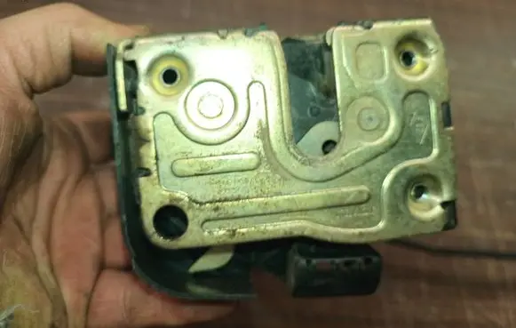 Renault Megane I Front door lock 