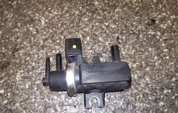 Mercedes-Benz A W169 Turbo solenoid valve A0051535528
