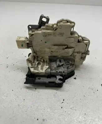 Seat Leon (1P) Rear door lock 1P0839015