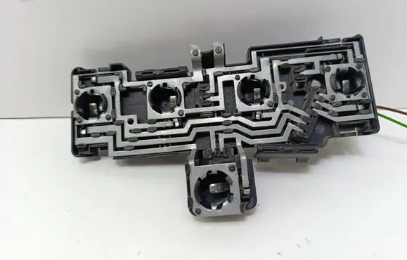 Volkswagen PASSAT B5.5 Tail light bulb cover holder 3B9945258B
