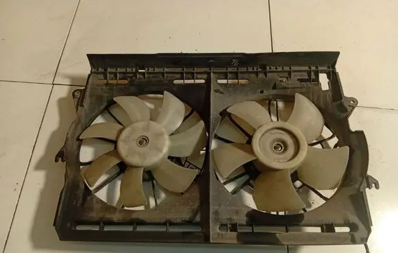 Toyota Corolla Verso AR10 Radiator cooling fan shroud