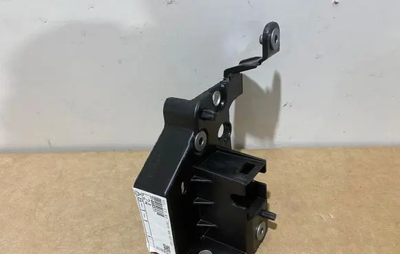 Volvo XC40 Headlight/headlamp mounting bracket 31469371
