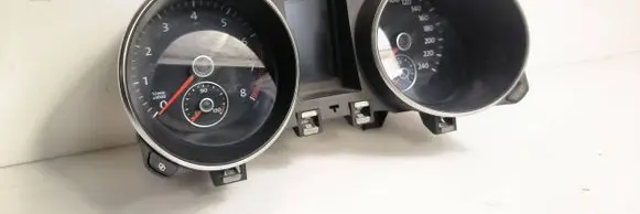 Volkswagen Golf V Speedometer (instrument cluster) 5K0920860D