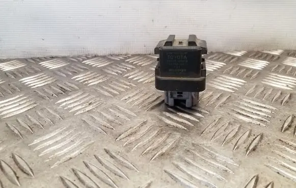 Toyota Avensis T250 Glow plug pre-heat relay 2861067010 1567000671