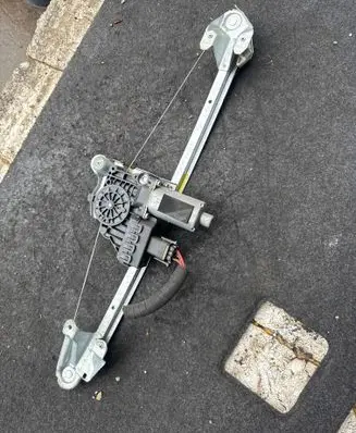 Opel Zafira B Rear door window regulator with motor 13132232 994744103