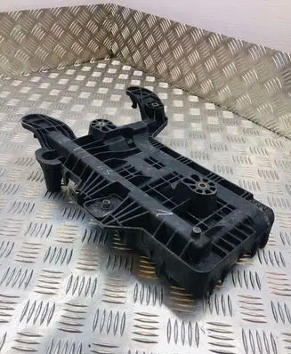 Volkswagen Golf V Battery tray 1K0915333
