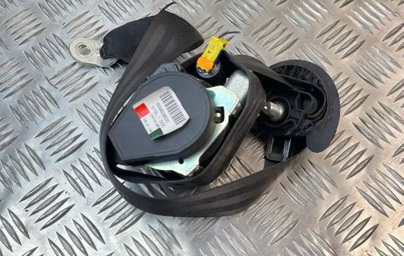 Volkswagen Golf V Front seatbelt 1K4857705S