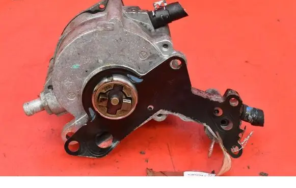 Skoda Octavia Mk2 (1Z) Vacuum pump 038145209M