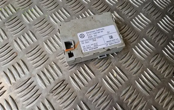Mercedes-Benz E W211 Gateway control module A2115408445 A2114420027