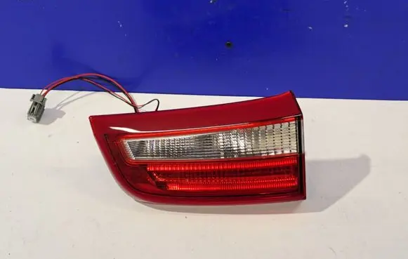 Tailgate rear/tail lights