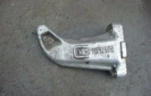 Mercedes-Benz W123 Engine mounting bracket 6152231404