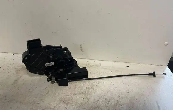 Volvo V50 Front door lock 30753658 A048069 5087AC5