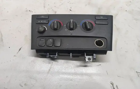 Volvo V70 Climate control unit E0NAC0FF0