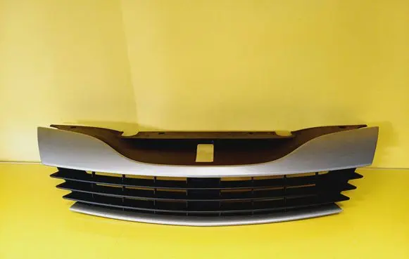 Renault Laguna II Front grill 8200012581
