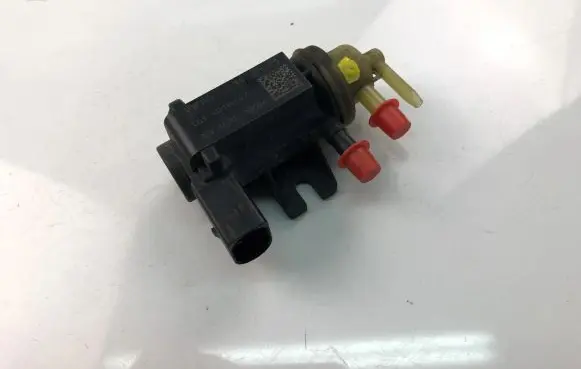 Volkswagen Touran I Turbo solenoid valve 1K0906627B