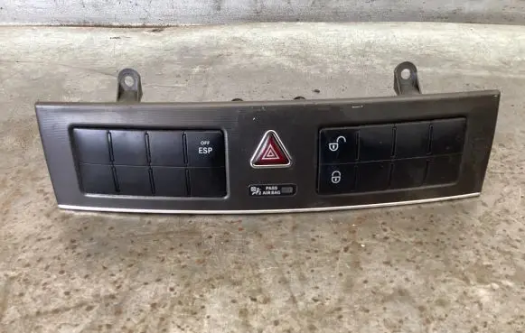 Mercedes-Benz C W203 Hazard light switch 2038702510 33834902 41065184001