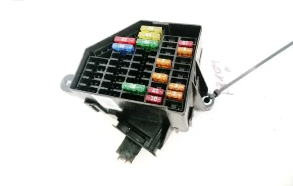 Volkswagen PASSAT B6 Fuse box set