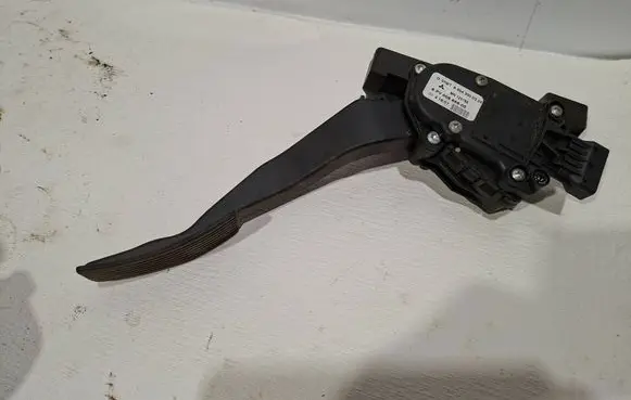 Mitsubishi Colt Accelerator throttle pedal A4543000304 6PV00886600 MN125792